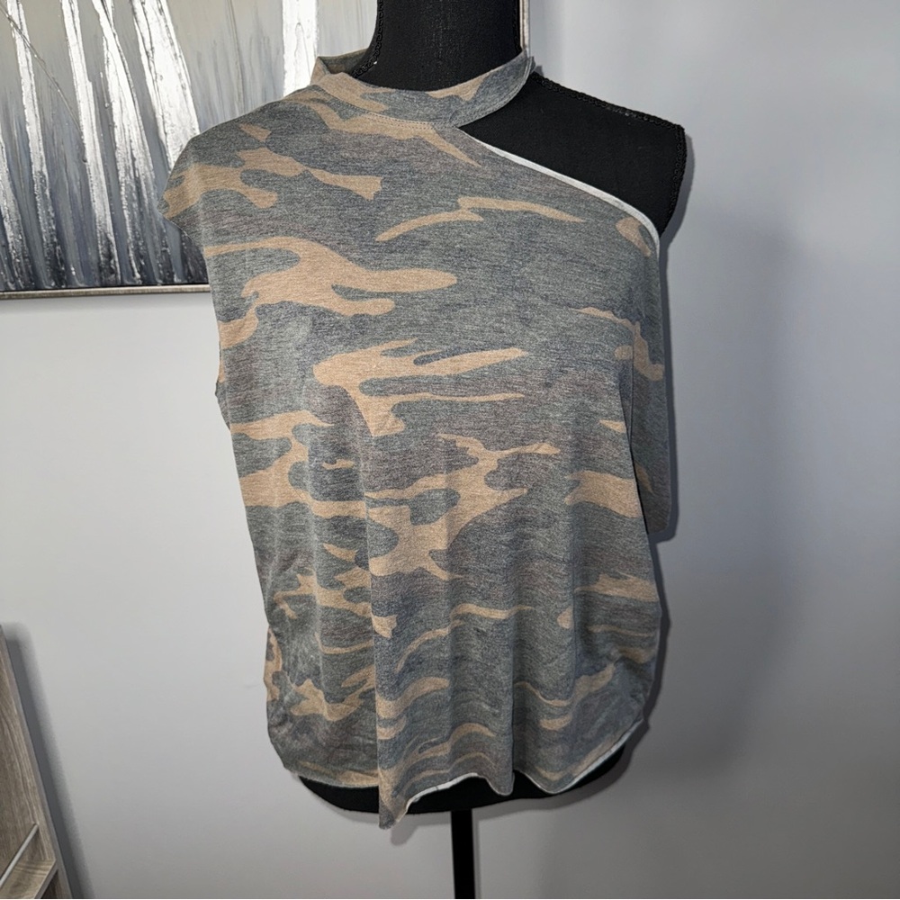 Off the Shoulder Camo Tee